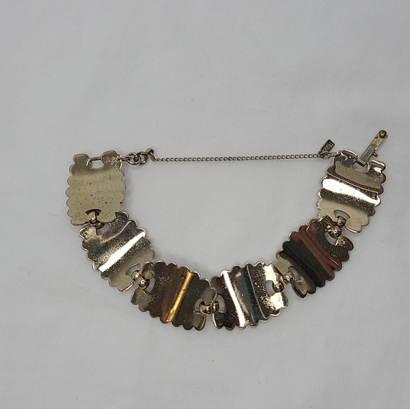 Vintage Monet Gold Tone 6 Panel Etched Flower Linked Bracelet w/ safety chain - Picture 2 of 7